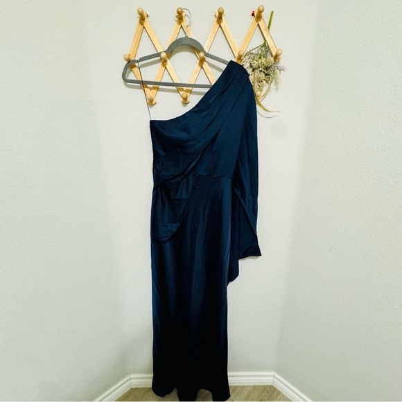 Significant Other Kelsie Gown Maxi Dress in Midnight Dark Navy One Shoulder Sz 6 - Picture 5 of 9